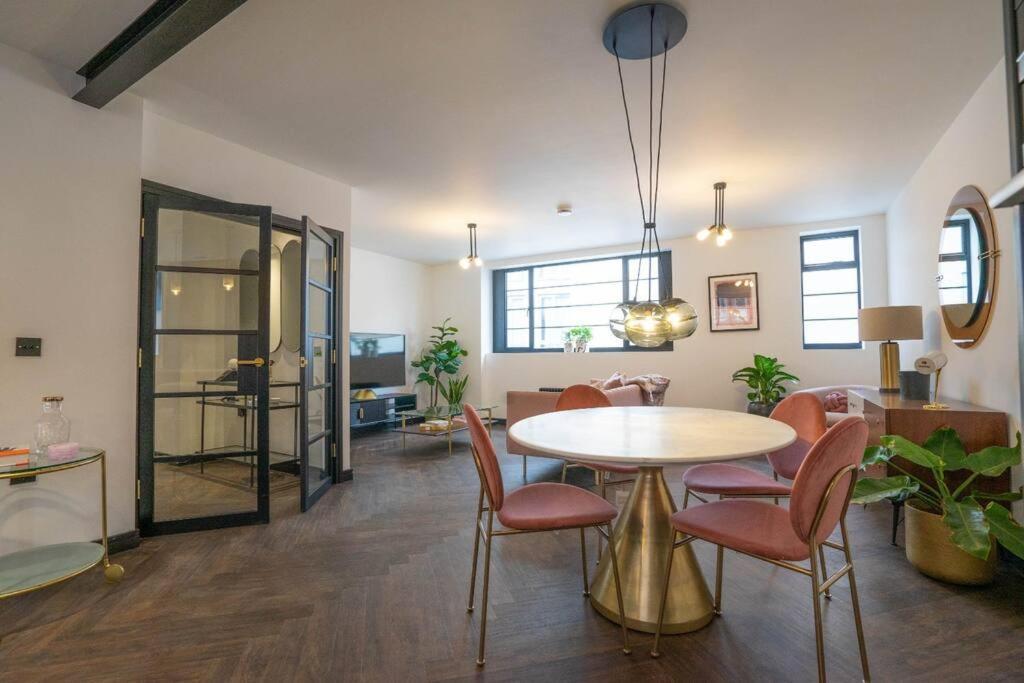 Chic City Centre Penthouse เลสเตอร์ ภายนอก รูปภาพ