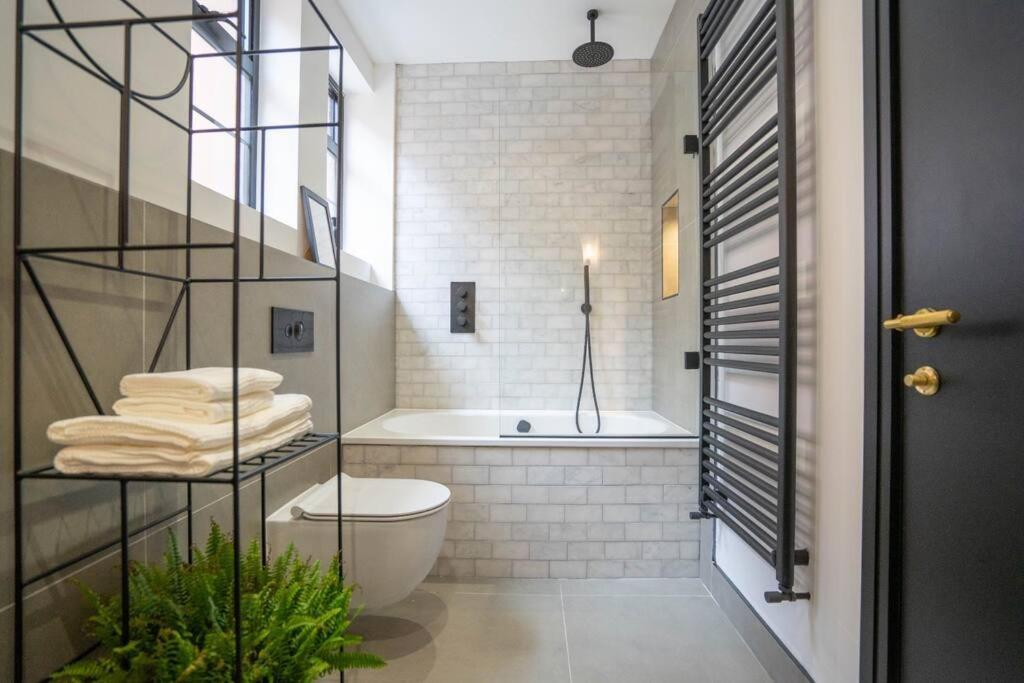Chic City Centre Penthouse เลสเตอร์ ภายนอก รูปภาพ